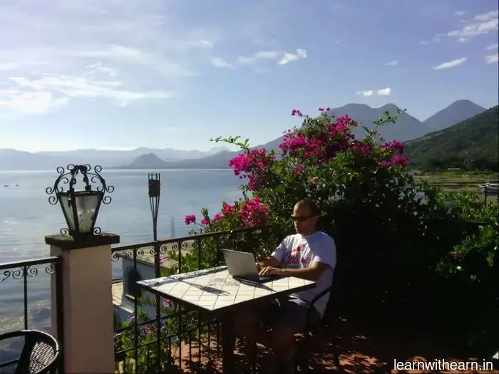 11 Thrilling Ways to Earn Money While Traveling the Globe in 2026