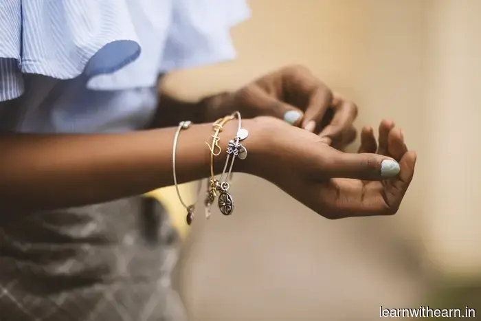 35 Top Side Hustles for Women and Moms to Earn Extra Income in 2026